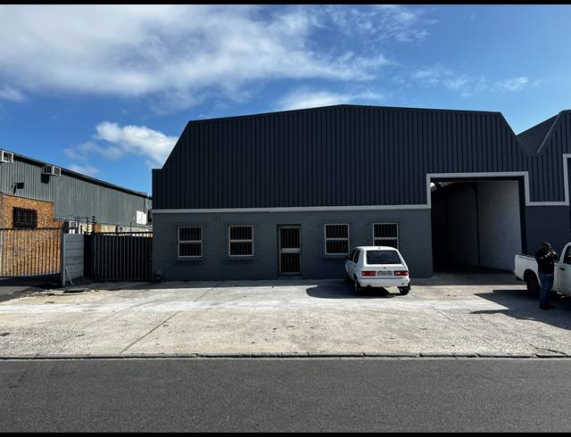 800M² WAREHOUSE TO LET IN PAROW INDUSTRIAL